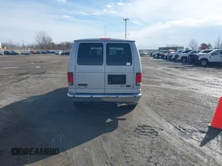 2010 Ford Econoline Passenger XL z VIN 1FBNE3BL8ADA65211, wystawiony jako IAAI lot #41659231 z przebiegiem 173 471 mil mil oraz . Historia ofert i sprzedaży dostępna na DreamBid. Obrazek 16.