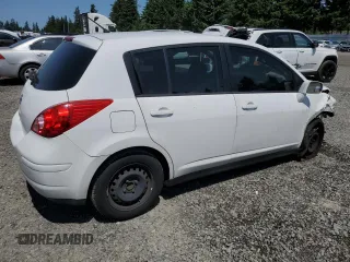 2011 Nissan Versa S z VIN 3N1BC1CP4BL433182, wystawiony jako Copart lot #59386335 z przebiegiem 174 762 mil mil oraz Szkoda całkowita • Salvage title. Historia ofert i sprzedaży dostępna na DreamBid. Obrazek 3.