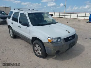 2007 Ford Escape XLS with VIN 1FMYU02Z47KA91948, listed as a IAAI auction lot 42105835 with 144,605 mi miles. Bid and sale history available at carsss.com. Image 1.