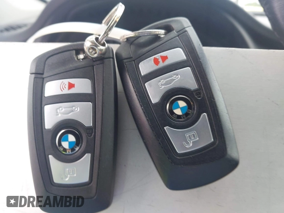 2015 BMW 5 Series 535i Gran Turismo z VIN WBA5M2C5XFD872228, wystawiony jako IAAI lot #42737501 z przebiegiem 71 027 mil mil oraz . Historia ofert i sprzedaży dostępna na DreamBid. Obrazek 11.