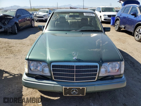 1994 Mercedes-Benz 400 E z VIN WDBEA34E1RC085144, wystawiony jako Copart lot #50966615 z przebiegiem 63 404 mil mil oraz Tytuł czysty. Historia ofert i sprzedaży dostępna na DreamBid. Obrazek 5.