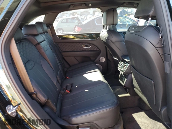 2022 Bentley Bentayga V8 z VIN SJAAM2ZV6NC016276, wystawiony jako Copart lot #39583644 z przebiegiem 5412 mil mil oraz . Historia ofert i sprzedaży dostępna na DreamBid. Obrazek 10.