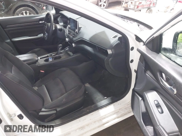 2019 Nissan Altima 2.5 S with VIN 1N4BL4BV1KC129923, listed as a IAAI auction lot 41894444 with 135,159 mi miles. Bid and sale history available at carsss.com. Image 5.