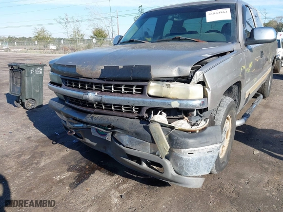 2002 Chevrolet Silverado 1500 LS with VIN 1GCEK19T12E297692, listed as a IAAI auction lot 41844862 with 236,937 mi miles. Bid and sale history available at carsss.com. Image 6.