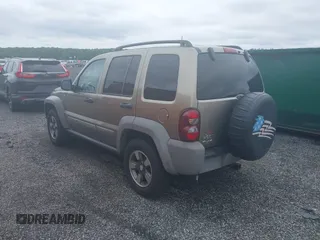 2005 Jeep Liberty Sport z VIN 1J4GL48K65W551101, wystawiony jako IAAI lot #42362067 z przebiegiem 203 308 mil mil oraz . Historia ofert i sprzedaży dostępna na DreamBid. Obrazek 3.