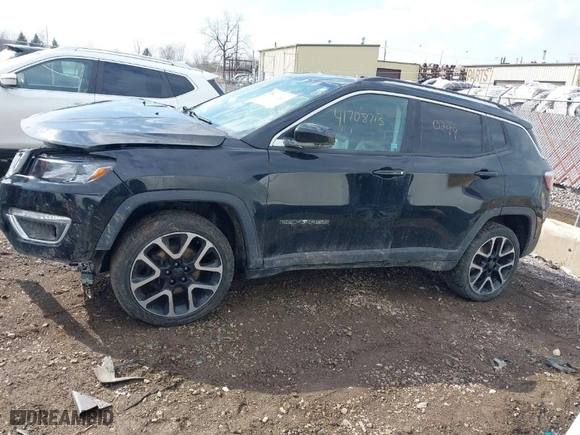 2018 Jeep Compass Limited with VIN 3C4NJDCB5JT200299, listed as a IAAI auction lot 41920241 with 122,217 mi miles. Bid and sale history available at carsss.com. Image 14.
