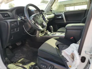 2018 Toyota 4Runner SR5 z VIN JTEBU5JR6J5593418, wystawiony jako Copart lot #60228085 z przebiegiem 96 239 mil mil oraz Szkoda całkowita • Salvage title. Historia ofert i sprzedaży dostępna na DreamBid. Obrazek 7.