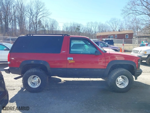 1999 Chevrolet Tahoe with VIN 3GNEK18R7XG189820, listed as a IAAI auction lot 41631906 with 212,720 mi miles. Bid and sale history available at carsss.com. Image 14.