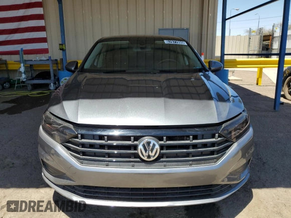 2020 Volkswagen Jetta S z VIN 3VWC57BU5LM089408, wystawiony jako Copart lot #57877895 z przebiegiem 40 172 mil mil oraz Czysty tytuł • Clean title. Historia ofert i sprzedaży dostępna na DreamBid. Obrazek 5.