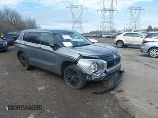 2022 Mitsubishi Outlander SE z VIN JA4J4UA87NZ078082, wystawiony jako IAAI lot #41810310 z przebiegiem 22 782 mil mil oraz . Historia ofert i sprzedaży dostępna na DreamBid. Obrazek 1.