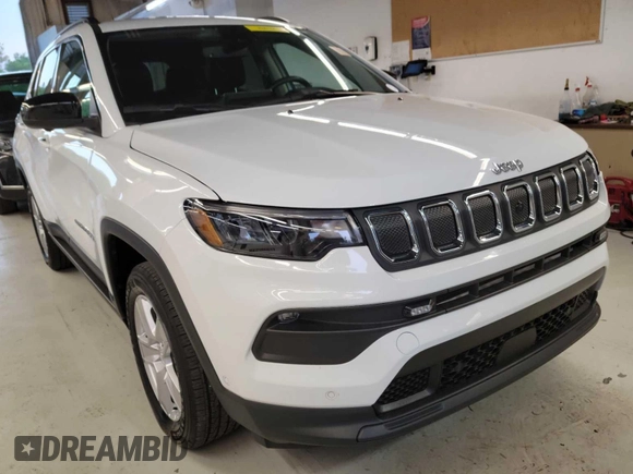 2022 Jeep Compass Latitude with VIN 3C4NJDBB1NT205930, listed as a IAAI auction lot 42801149 with 11,098 mi miles and . Bid and sale history available at DreamBid. Image 14.
