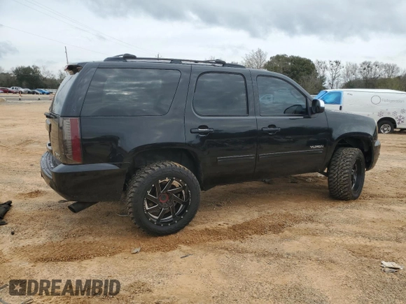 2010 GMC Yukon SLT with VIN 1GKMCCE35AR213217, listed as a Copart auction lot 46132185 with 275,571 mi miles and Salvage Title. Bid and sale history available at carsss.com. Image 3.