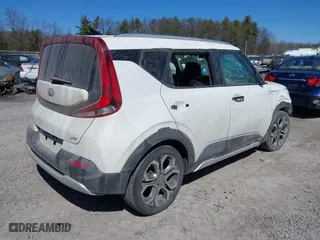 2020 Kia Soul LX with VIN KNDJ23AU8L7003306, listed as a IAAI auction lot 41889095 with 116,389 mi miles. Bid and sale history available at carsss.com. Image 4.