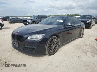 2015 BMW 7 Series 750i z VIN WBAYA8C59FG197642, wystawiony jako Copart lot #70282884 z przebiegiem 130 853 mil mil oraz Szkoda całkowita • Salvage title. Historia ofert i sprzedaży dostępna na DreamBid. Obrazek 1.