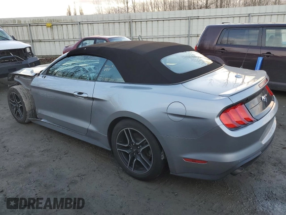 2021 Ford Mustang EcoBoost with VIN 1FATP8UHXM5121804, listed as a Copart auction lot 38404153 with 44,025 mi miles. Bid and sale history available at carsss.com. Image 2.