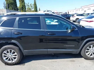 2019 Jeep Cherokee Latitude z VIN 1C4PJLCB6KD171468, wystawiony jako IAAI lot #41979097 z przebiegiem 101 991 mil mil oraz . Historia ofert i sprzedaży dostępna na DreamBid. Obrazek 14.