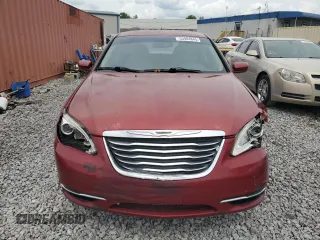 2013 Chrysler 200 Touring z VIN 1C3CCBBB4DN577755, wystawiony jako Copart lot #55904845 z przebiegiem 138 423 mil mil oraz Szkoda całkowita • Salvage title. Historia ofert i sprzedaży dostępna na DreamBid. Obrazek 5.