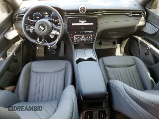 2023 Maserati Grecale GT z VIN ZN682AVA1P7427482, wystawiony jako Copart lot #53641164 z przebiegiem 1301 mil mil oraz Tytuł czysty. Historia ofert i sprzedaży dostępna na DreamBid. Obrazek 8.