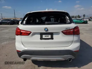 2017 BMW X1 sDrive28i with VIN WBXHU7C38H5H35352, listed as a Copart auction lot 44270505 with 68,047 mi miles and Salvage Title. Bid and sale history available at carsss.com. Image 6.