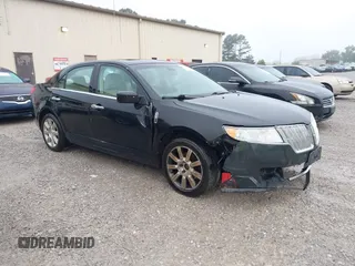 2010 Lincoln MKZ z VIN 3LNHL2JC0AR611108, wystawiony jako IAAI lot #42366257 z przebiegiem 192 259 mil mil oraz . Historia ofert i sprzedaży dostępna na DreamBid. Obrazek 1.