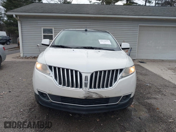 2011 Lincoln MKX with VIN 2LMDJ8JK0BBJ08813, listed as a IAAI auction lot 40978551 with 184,382 mi miles. Bid and sale history available at carsss.com. Image 12.