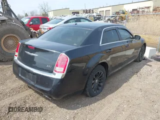 2014 Chrysler 300 z VIN 2C3CCAAG5EH160193, wystawiony jako IAAI lot #42010377 z przebiegiem 166 380 mil mil oraz . Historia ofert i sprzedaży dostępna na DreamBid. Obrazek 4.