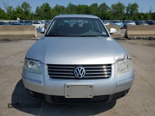 2004 Volkswagen Passat GLS z VIN WVWVD63B54E342658, wystawiony jako Copart lot #59256635 z przebiegiem 73 840 mil mil oraz Czysty tytuł • Clean title. Historia ofert i sprzedaży dostępna na DreamBid. Obrazek 5.