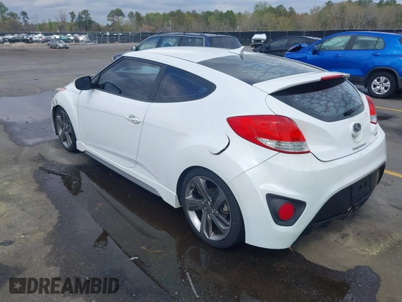2013 Hyundai Veloster Turbo z VIN KMHTC6AE6DU112233, wystawiony jako IAAI lot #41869164 z przebiegiem 151 091 mil mil oraz . Historia ofert i sprzedaży dostępna na DreamBid. Obrazek 3.