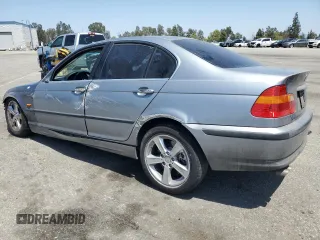 2005 BMW 3 Series 330i with VIN WBAEV53485KM39295, listed as a Copart auction lot 61581235 with 185,054 mi miles and Salvage title. Bid and sale history available at DreamBid. Image 2.