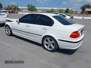 2004 BMW 3 Series 325i с VIN WBAAZ33414KP84920, выставлен на аукционе IAAI как лот 42056526 с пробегом 199 879 миль миль и . История ставок и продаж доступна на DreamBid. Изображение 3.