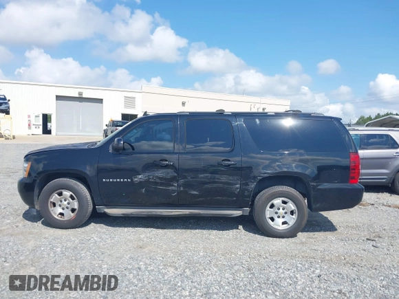 2013 Chevrolet Suburban LT with VIN 1GNSCJE03DR121628, listed as a IAAI auction lot 42629432 with 223,761 mi miles and . Bid and sale history available at DreamBid. Image 14.