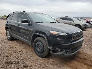 2016 Jeep Cherokee Latitude z VIN 1C4PJLCB6GW171384, wystawiony jako Copart lot #55820145 z przebiegiem 127 062 mil mil oraz Szkoda całkowita • Salvage title. Historia ofert i sprzedaży dostępna na DreamBid. Obrazek 4.