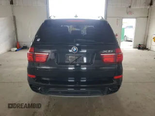 2013 BMW X5 xDrive50i z VIN 5UXZV8C54D0C16780, wystawiony jako Copart lot #57636035 z przebiegiem 137 189 mil mil oraz Tytuł czysty. Historia ofert i sprzedaży dostępna na DreamBid. Obrazek 6.