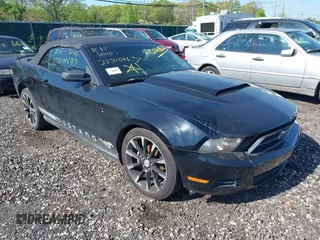 2010 Ford Mustang V6 z VIN 1ZVBP8EN6A5175524, wystawiony jako IAAI lot #42218823 z przebiegiem Nie podano mil oraz . Historia ofert i sprzedaży dostępna na DreamBid. Obrazek 1.