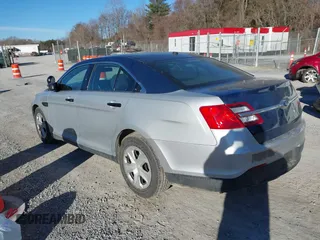 2015 Ford Police Interceptor z VIN 1FAHP2MK8FG162227, wystawiony jako IAAI lot #41457221 z przebiegiem 154 765 mil mil oraz . Historia ofert i sprzedaży dostępna na DreamBid. Obrazek 3.