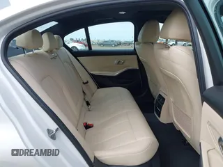 2021 BMW 3 Series 330i z VIN 3MW5R1J08M8C07261, wystawiony jako IAAI lot #41861814 z przebiegiem 87 426 mil mil oraz . Historia ofert i sprzedaży dostępna na DreamBid. Obrazek 8.