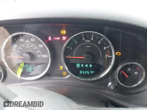 2016 Jeep Wrangler Unlimited Sahara z VIN 1C4HJWEG1GL252860, wystawiony jako IAAI lot #42215620 z przebiegiem 85 267 mil mil oraz . Historia ofert i sprzedaży dostępna na DreamBid. Obrazek 7.