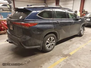 2020 Toyota Highlander XLE with VIN 5TDGZRBH3LS519783, listed as a IAAI auction lot 41366430 with 123,054 mi miles. Bid and sale history available at carsss.com. Image 4.