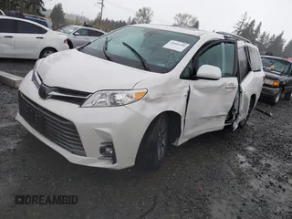 2018 Toyota Sienna XLE with VIN 5TDDZ3DC0JS201425, listed as a IAAI auction lot 42001590 with 49,772 mi miles. Bid and sale history available at carsss.com. Image 20.