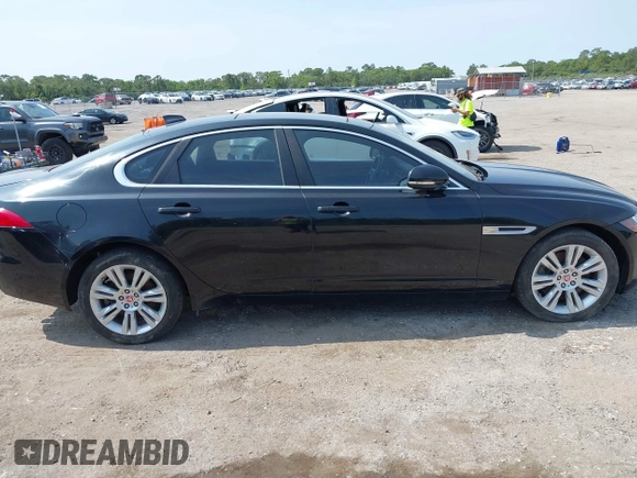 2017 Jaguar XF 35t z VIN SAJBR4BV5HCY26594, wystawiony jako IAAI lot #42337419 z przebiegiem 33 133 mil mil oraz . Historia ofert i sprzedaży dostępna na DreamBid. Obrazek 13.