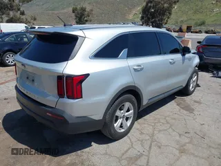 2021 Kia Sorento LX z VIN 5XYRG4LC5MG021586, wystawiony jako IAAI lot #42000187 z przebiegiem 81 046 mil mil oraz . Historia ofert i sprzedaży dostępna na DreamBid. Obrazek 4.