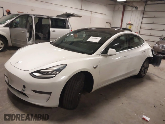2019 Tesla Model 3 Mid Range z VIN 5YJ3E1EA5KF317542, wystawiony jako IAAI lot #42050461 z przebiegiem 55 054 mil mil oraz . Historia ofert i sprzedaży dostępna na DreamBid. Obrazek 21.