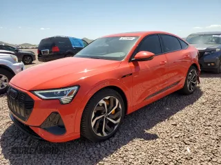 2022 Audi e-tron Sportback S line Premium Plus z VIN WA12AAGE5NB019324, wystawiony jako Copart lot #52125064 z przebiegiem 22 670 mil mil oraz . Historia ofert i sprzedaży dostępna na DreamBid. Obrazek 1.