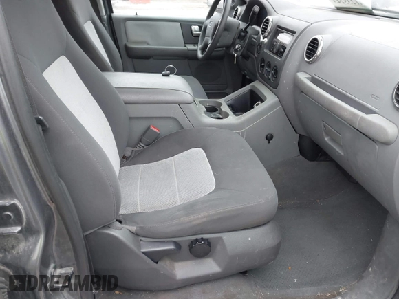 2004 Ford Expedition Special Service with VIN 1FMPU16L74LB40928, listed as a IAAI auction lot 41235243 with 233,942 mi miles. Bid and sale history available at carsss.com. Image 5.