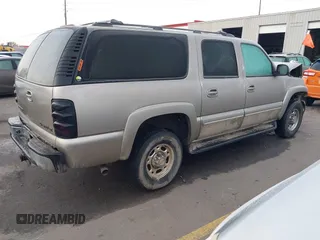 2003 Chevrolet Suburban LT with VIN 3GNGK26UX3G117266, listed as a IAAI auction lot 41615482 with 276,761 mi miles. Bid and sale history available at carsss.com. Image 4.