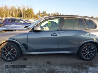 2024 BMW X5 xDrive40i z VIN 5UX23EU06R9T45953, wystawiony jako IAAI lot #41338362 z przebiegiem 33 943 mil mil oraz . Historia ofert i sprzedaży dostępna na DreamBid. Obrazek 14.