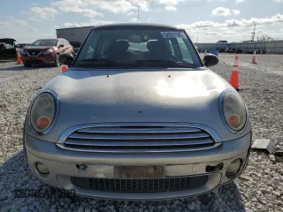 2007 MINI Hardtop z VIN WMWMF33557TL77261, wystawiony jako Copart lot #52651125 z przebiegiem 129 752 mil mil oraz Szkoda całkowita • Salvage title. Historia ofert i sprzedaży dostępna na DreamBid. Obrazek 5.
