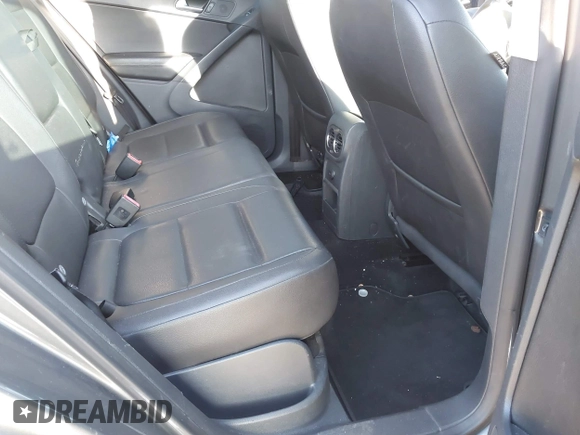 2013 Volkswagen Tiguan SE z VIN WVGBV7AX1DW006760, wystawiony jako IAAI lot #41563994 z przebiegiem 167 044 mil mil oraz . Historia ofert i sprzedaży dostępna na DreamBid. Obrazek 8.