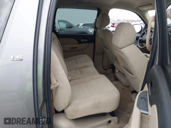 2007 Chevrolet Avalanche LTZ z VIN 3GNEC12J77G129472, wystawiony jako IAAI lot #41100413 z przebiegiem Nie podano mil oraz . Historia ofert i sprzedaży dostępna na DreamBid. Obrazek 8.