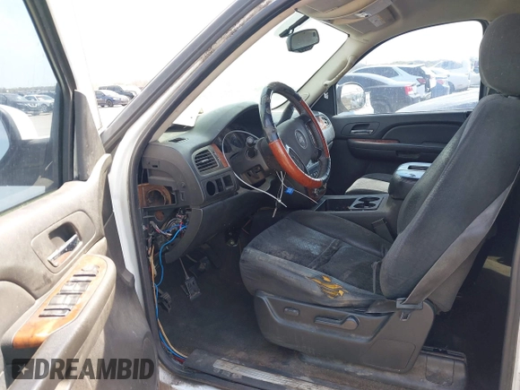 2007 Chevrolet Tahoe LTZ with VIN 1GNFC13007R139710, listed as a IAAI auction lot 41899509 with 215,004 mi miles and . Bid and sale history available at DreamBid. Image 5.